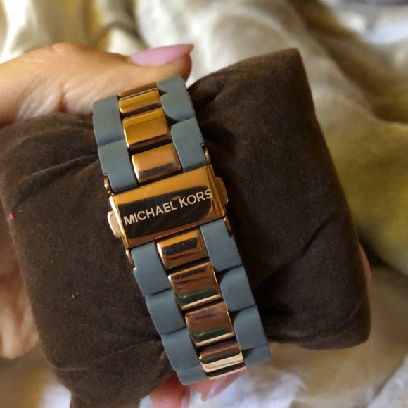 Michael Kors grey and rose gold hardware watch - Picture 3 of 7